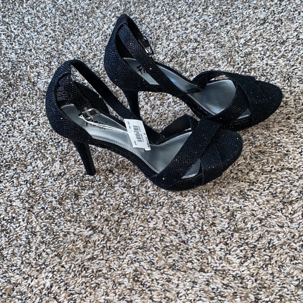 NWT, Fioni high heels size 5